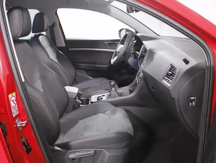Usado Seat Ateca FR 150 CV (110 kW) 2025 Rojo SUV