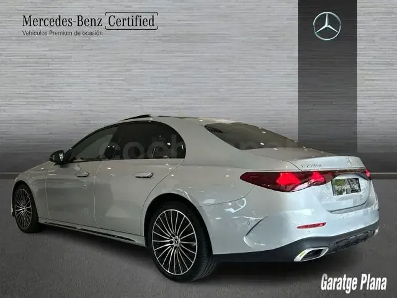 Nuevo Mercedes E220 197 CV (144 kW) 2026 Gris / plata Berlina