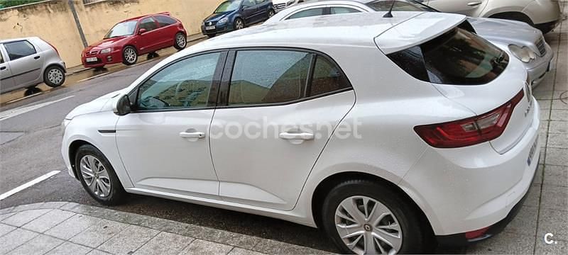 Usado Renault Mégane IV Business 115 CV (84 kW) 2019 Blanco Berlina