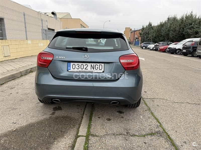 Usado Mercedes A180 Urban 122 CV (89 kW) 2014 Azul Berlina