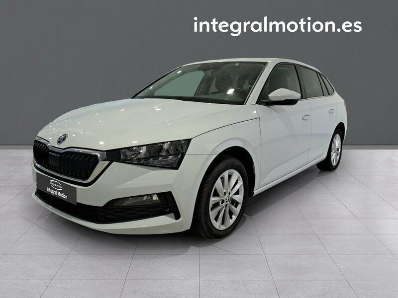 Blanco Usado 2023 Skoda Scala Ambition Utilitario | 16.600 € (Un poco caro) - Imagen 1/4