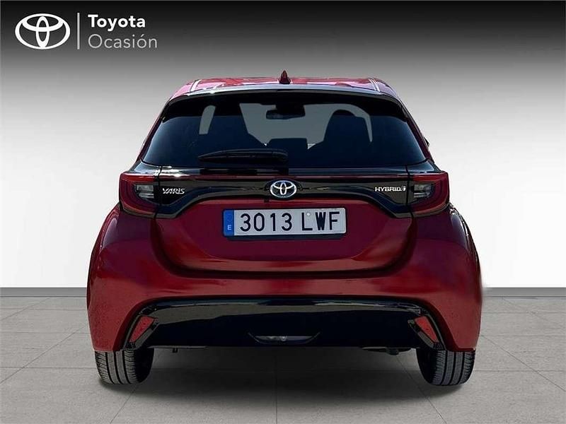 Usado Toyota Yaris Hybrid Style 116 CV (85 kW) 2022 Monovolumen