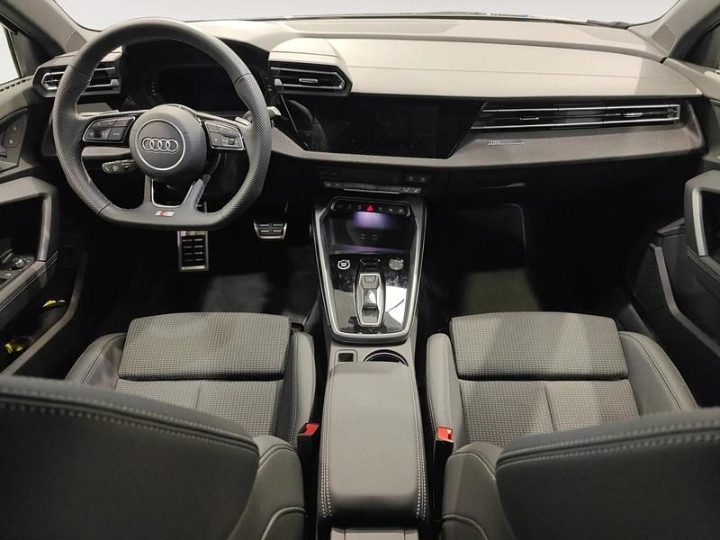 Usado Audi A3 S-Line 150 CV (110 kW) 2025 Gris/plata