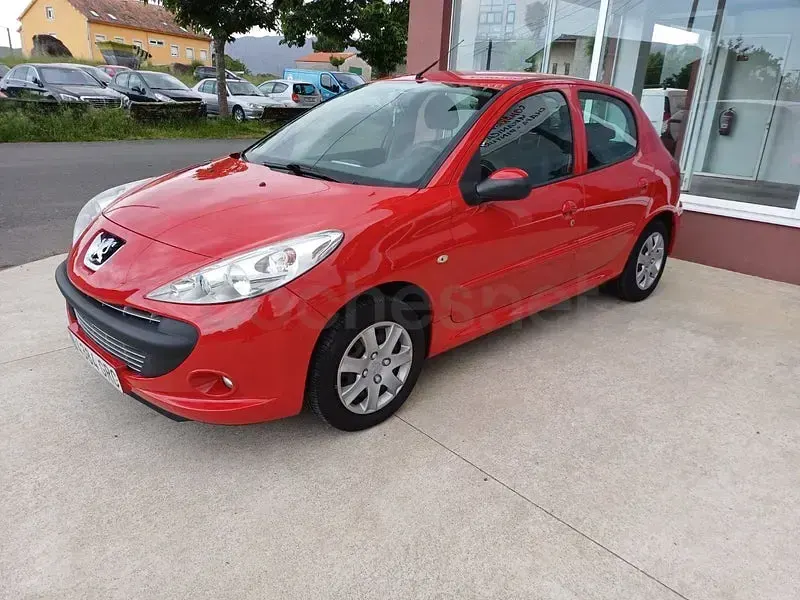 Usado Peugeot 206 75 CV (55 kW) 2009 Rojo Berlina