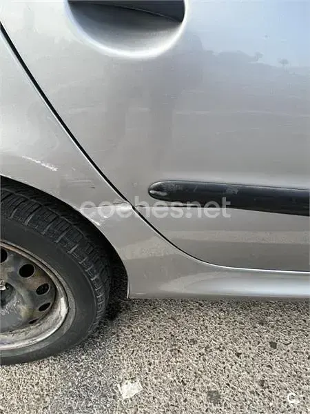 Usado Peugeot 206 75 CV (55 kW) 2004 Gris / plata Berlina