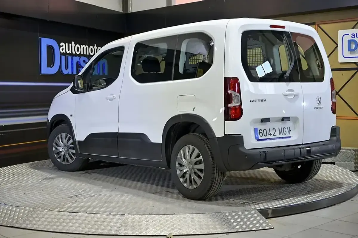Usado Peugeot Rifter Business-Line 100 CV (73 kW) 2023 Blanco Monovolumen
