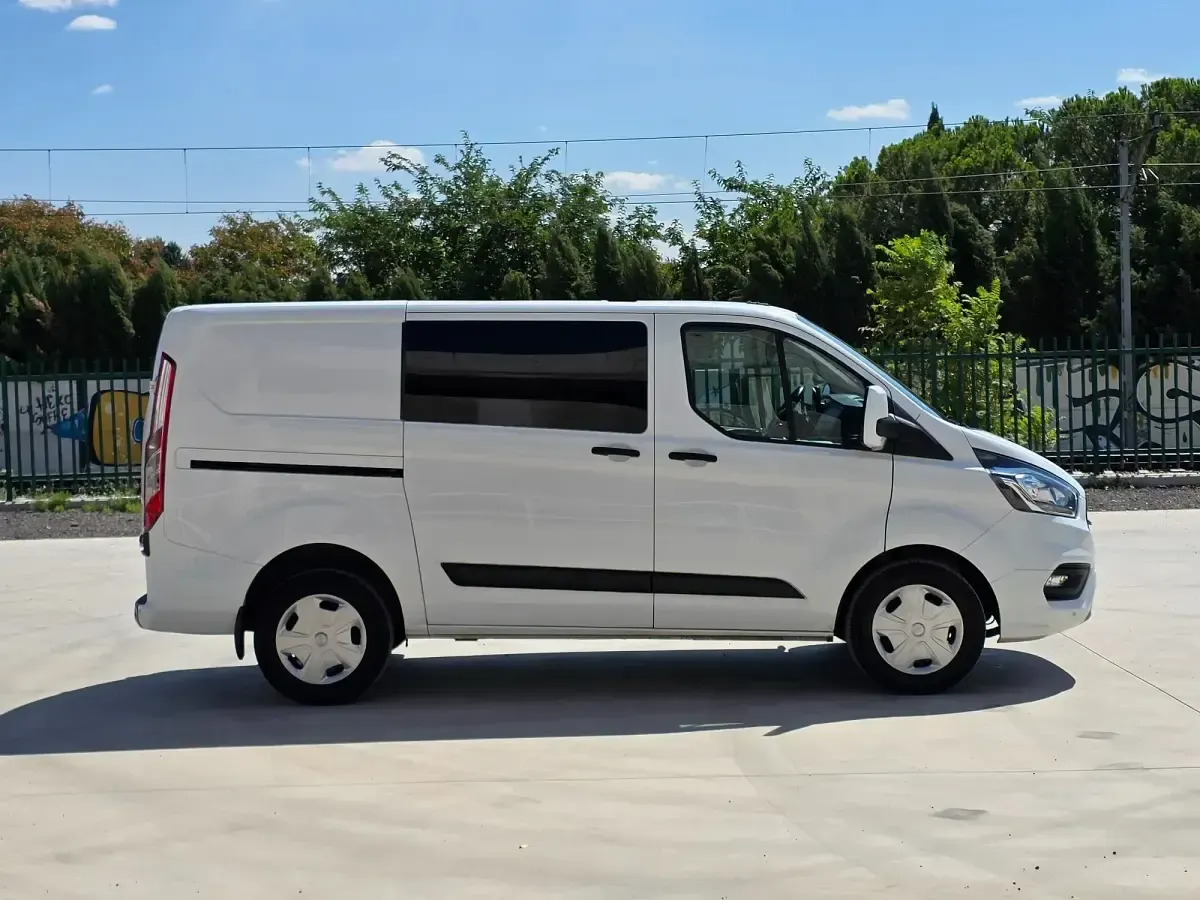 Usado Ford Transit Custom Trend 131 CV (96 kW) 2021 Blanco Berlina