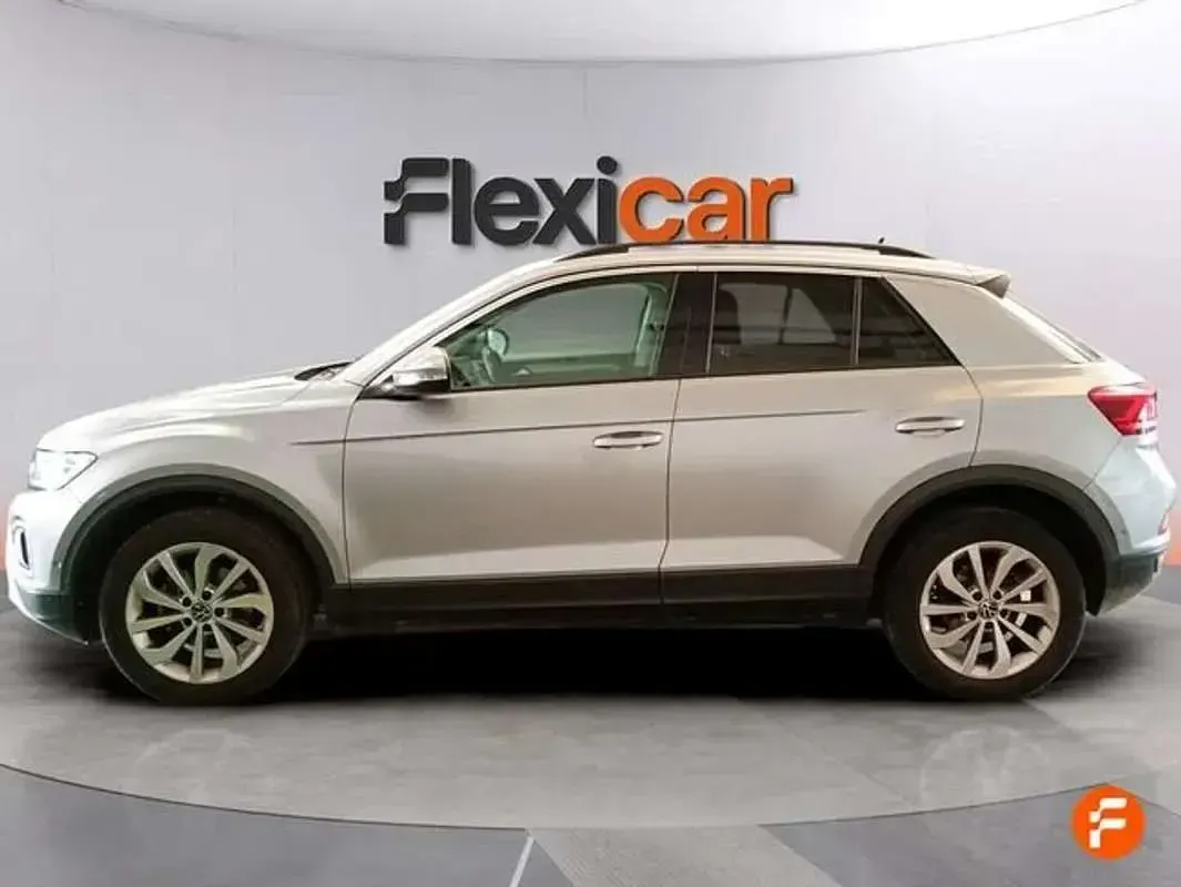 Usado VW T-Roc 116 CV (85 kW) 2024 Gris SUV