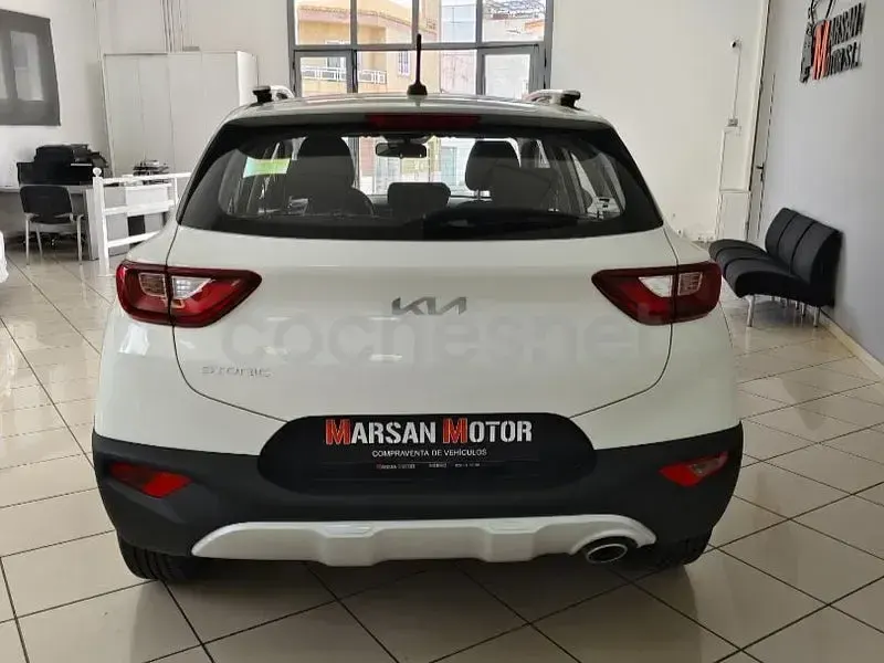 Usado Kia Stonic 84 CV (61 kW) 2023 Blanco SUV