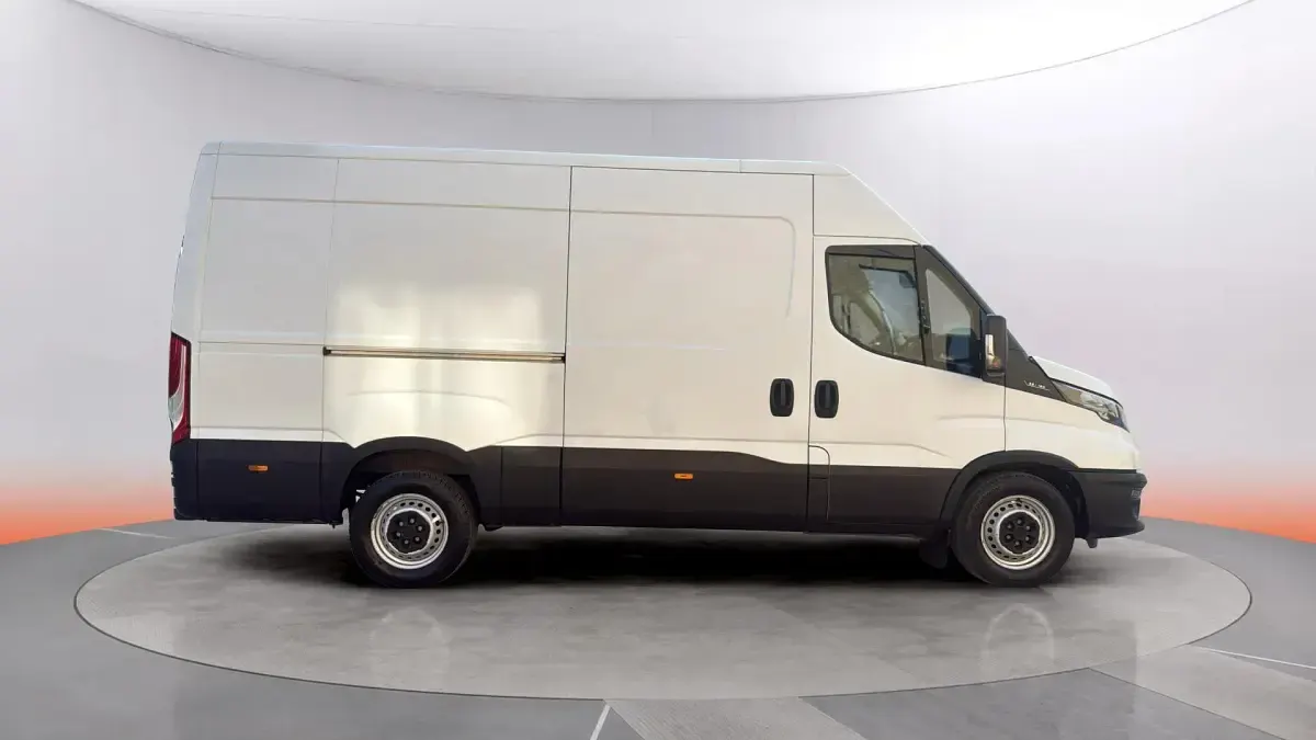 Usado Iveco Daily 156 CV (114 kW) 2021 Blanco Van
