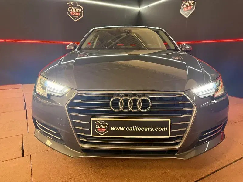 Usado Audi A4 Advanced 150 CV (110 kW) 2017 Gris / plata Berlina