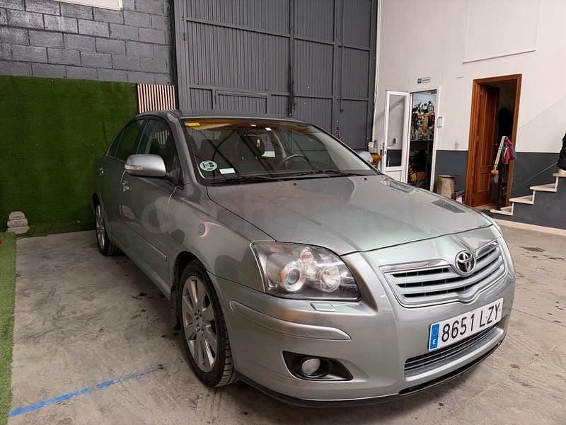 Usado Toyota Avensis Executive 126 CV (92 kW) 2008 Gris / plata Berlina