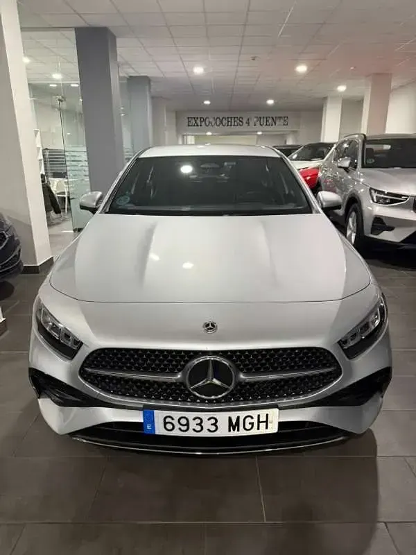 Begagnad Mercedes A200 150 HK (110 kW) 2023 Vit Halvkombi