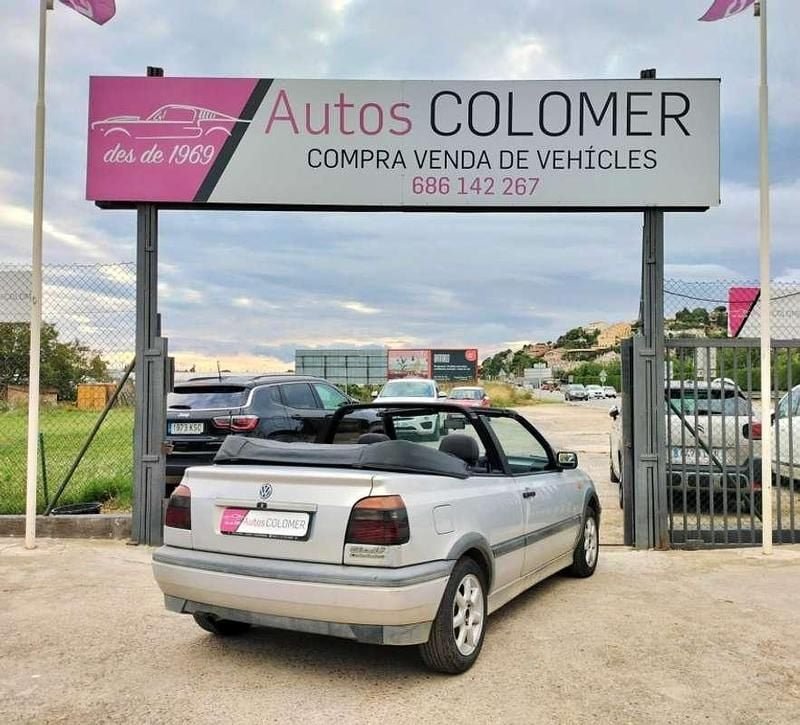 Usado VW Golf Cabriolet Highline 101 CV (74 kW) 1998 Gris Descapotable