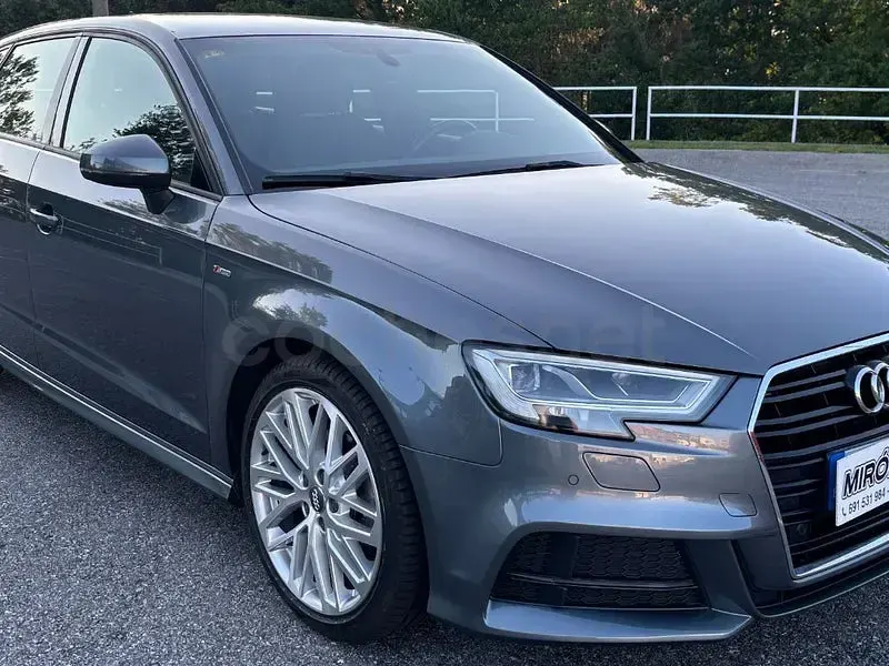 Usado Audi A3 S-Line 150 CV (110 kW) 2019 Gris / plata Berlina