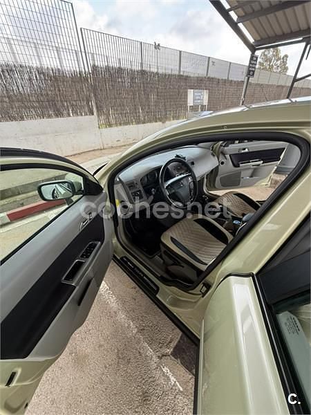 Usado Volvo S40 Momentum 136 CV (100 kW) 2005 Amarillo Berlina