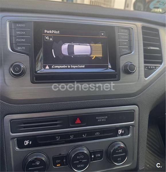 Usado VW Golf Sportsvan Advance 110 CV (80 kW) 2015 Blanco Monovolumen