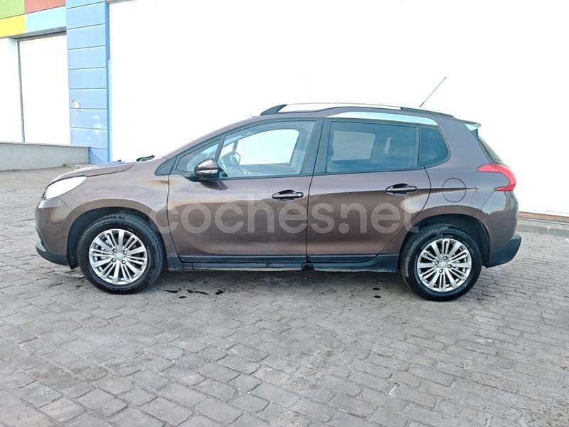 Usado Peugeot 2008 Allure 120 CV (88 kW) 2013 Marrón SUV