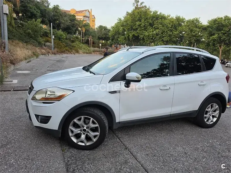 Usado Ford Kuga Trend 136 CV (100 kW) 2008 Blanco SUV