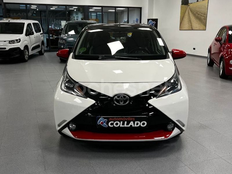 Usado Toyota Aygo X-play 69 CV (50 kW) 2018 Blanco Utilitario
