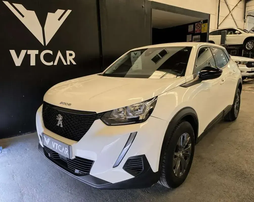 Usado Peugeot 2008 Active 110 CV (80 kW) 2022 Blanco SUV