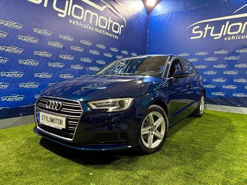 Usado Audi A3 Sportback Premium 116 CV (85 kW) 2018 Azul Utilitario
