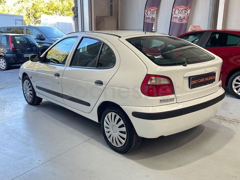 Usado Renault Mégane II Expression 110 CV (80 kW) 2002 Blanco Berlina