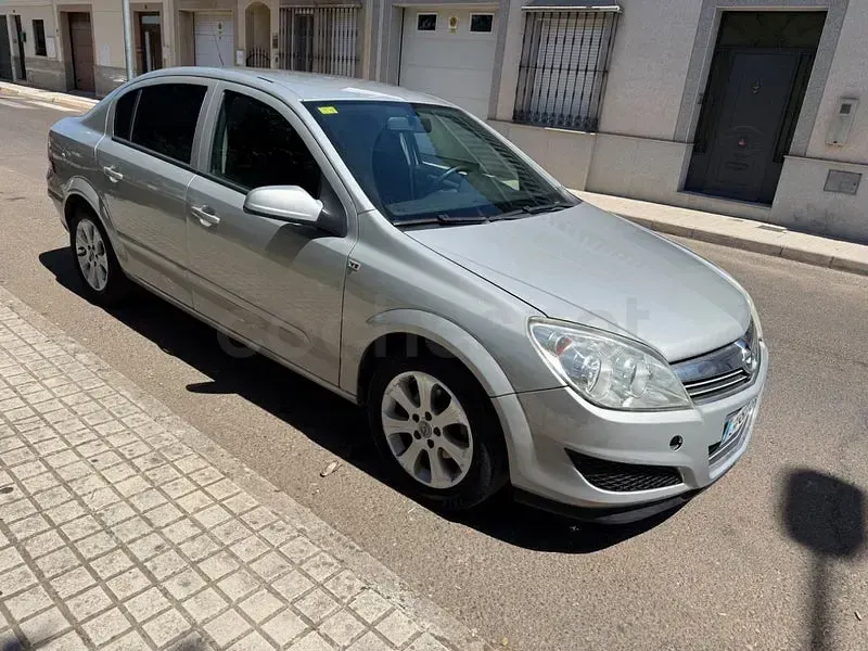 Usado Opel Astra Energy 100 CV (73 kW) 2008 Gris / plata Berlina