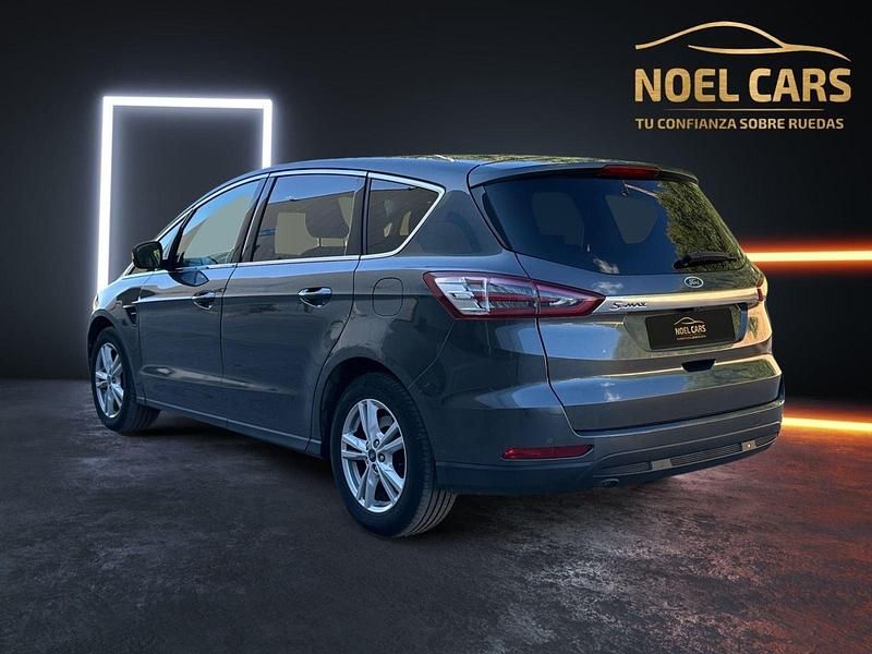 Usado Ford S-MAX Titanium 150 CV (110 kW) 2018 Gris Monovolumen