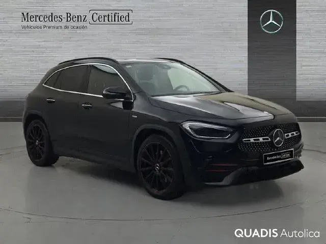 Usado Mercedes GLA250 224 CV (164 kW) 2021 Negro cosmos SUV
