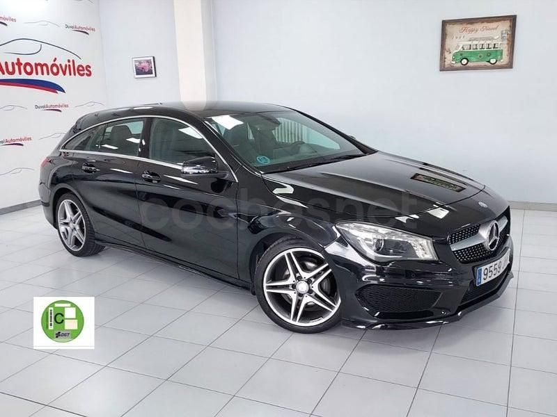 Usado Mercedes CLA200 Shooting Brake AMG line 136 CV (100 kW) 2015 Negro Familiar