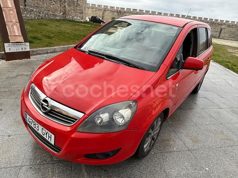 Rojo Usado 2010 Opel Zafira Monovolumen | 3400 € (Buen precio) - Imagen 1/4