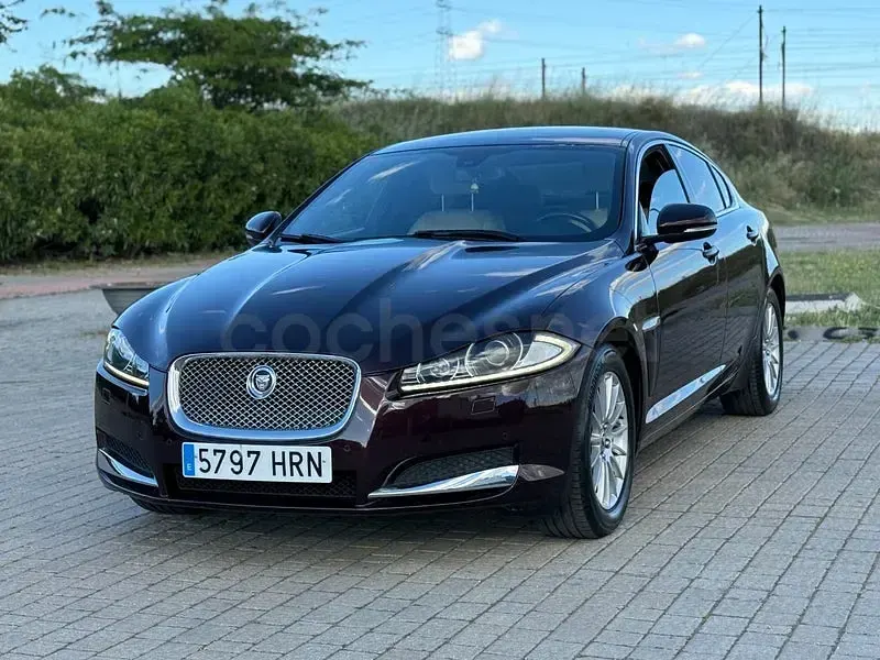 Usado Jaguar XF Luxury 200 CV (147 kW) 2014 Granate Berlina