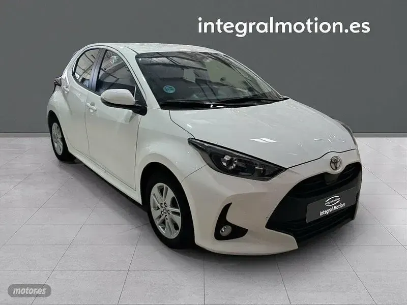 Usado Toyota Yaris Edition 125 CV (91 kW) 2024 Blanco Berlina
