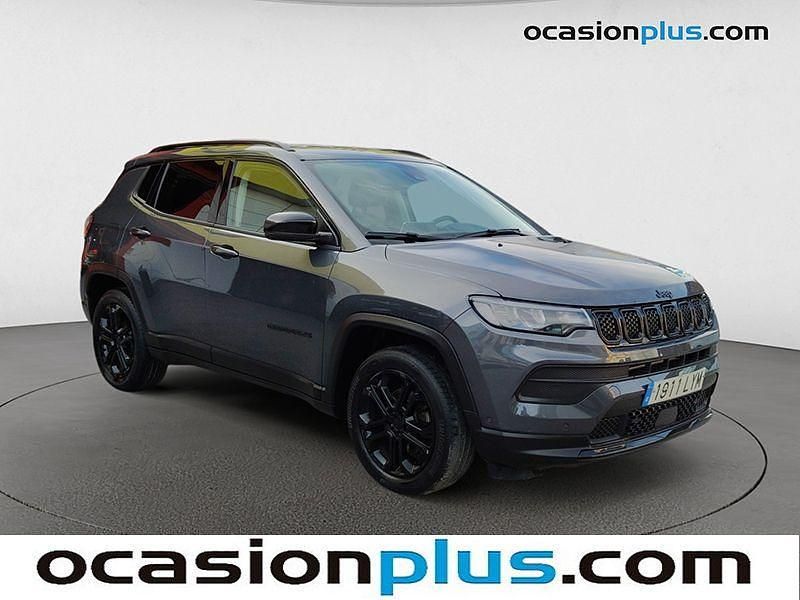 Usado Jeep Compass Night Eagle 131 CV (96 kW) 2022 Gris SUV