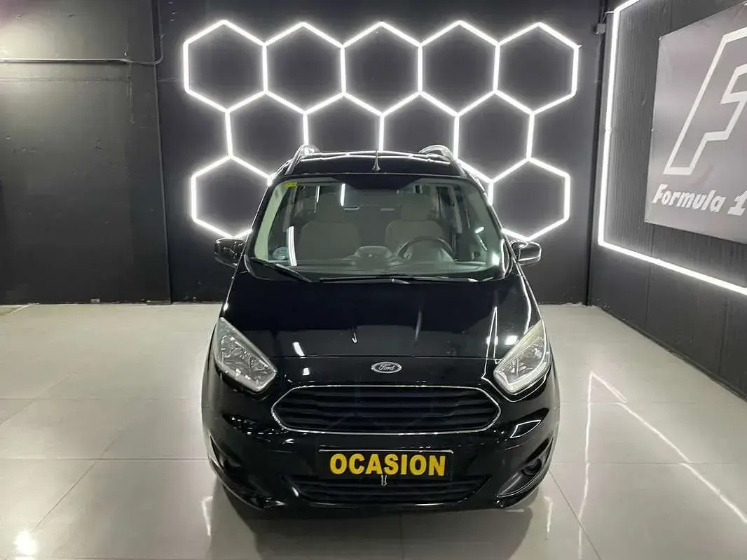 Usado Ford Tourneo Connect Titanium 101 CV (74 kW) 2015 Negro Monovolumen