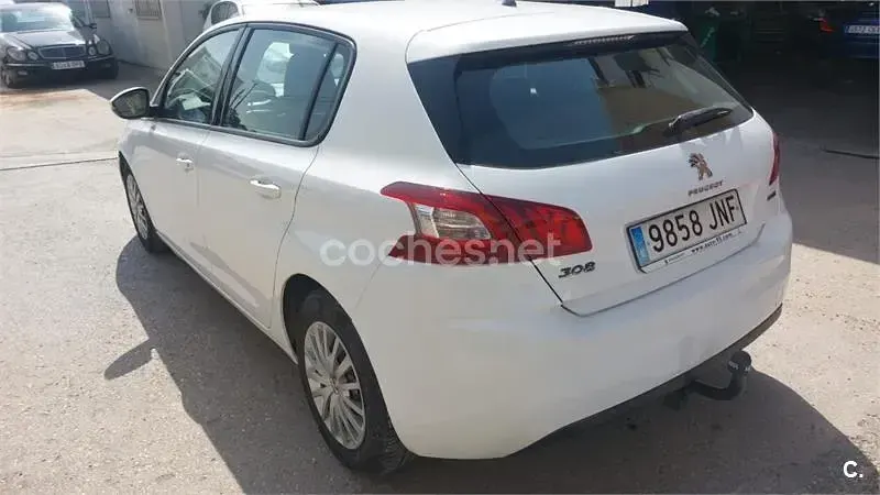 Usado Peugeot 308 Style 100 CV (73 kW) 2016 Blanco Berlina