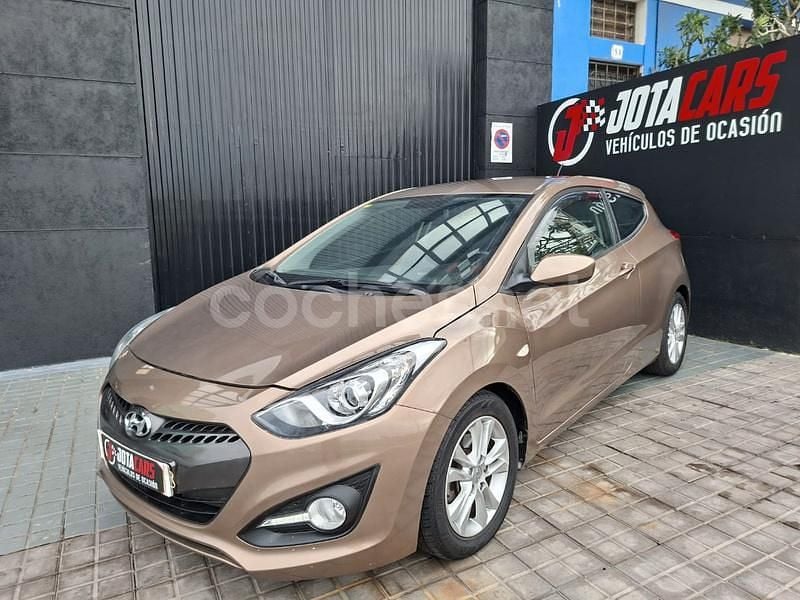 Marrón Usado 2014 Hyundai i30 Base Berlina | 7990 € (Buen precio) - Imagen 1/4