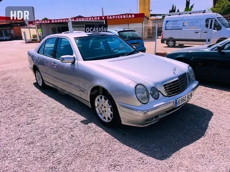 Usado Mercedes E220 Elegance 150 CV (110 kW) 2002 Blanco Berlina