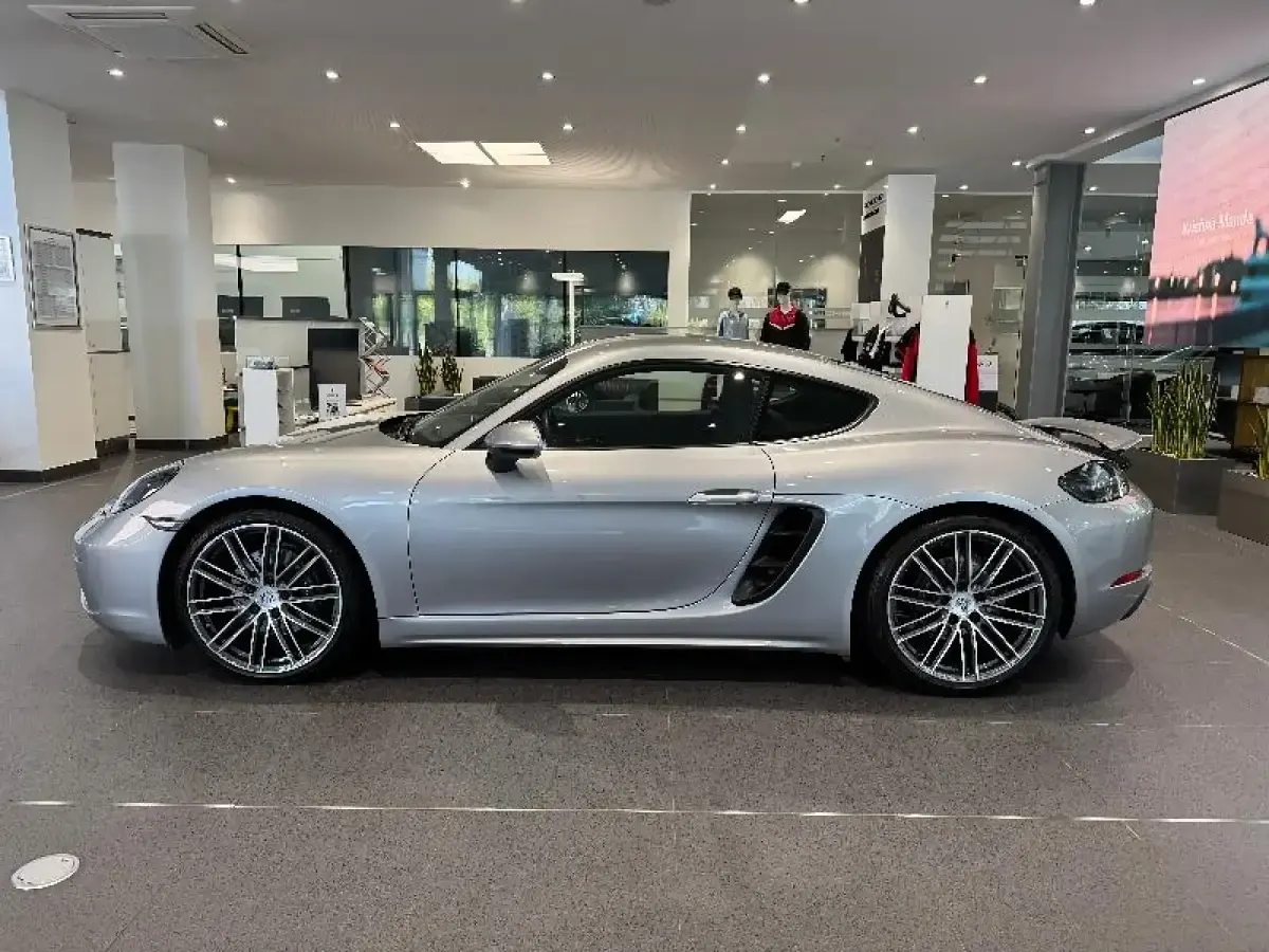 Usado Porsche 718 Cayman 300 CV (220 kW) 2025 Gris/plata Coupe