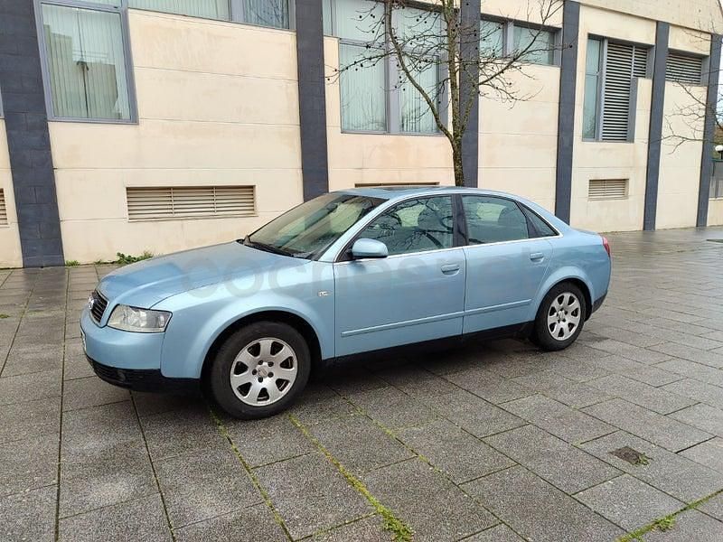 Usado Audi A4 130 CV (95 kW) 2003 Azul Berlina