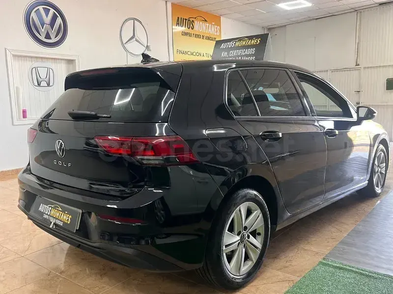 Usado VW Golf VIII Life 115 CV (84 kW) 2022 Negro Berlina