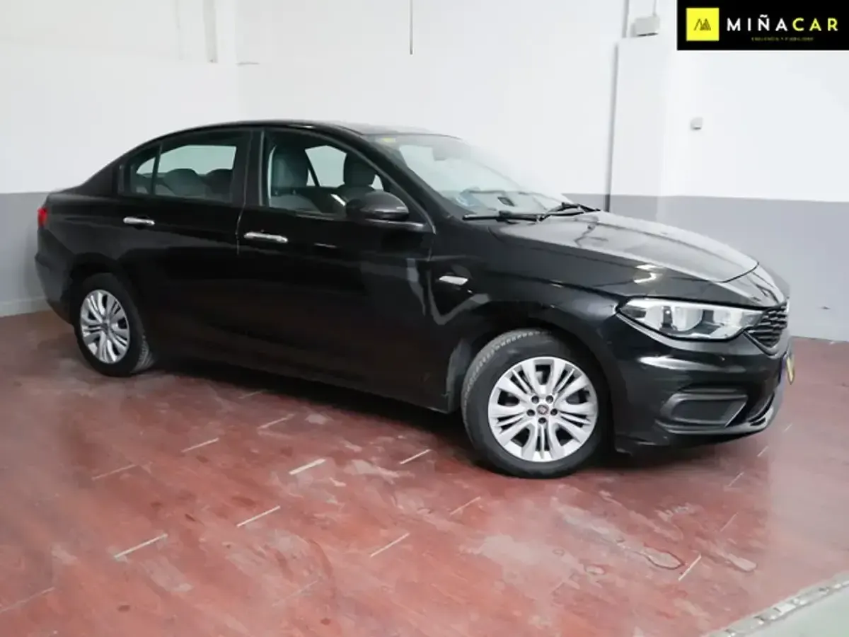 Usado Fiat Tipo Easy 120 CV (88 kW) 2018 Negro Berlina