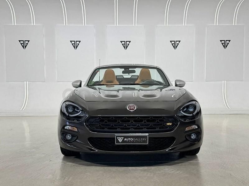 Usado Fiat 124 Spider 140 CV (102 kW) 2017 Marrón Descapotable
