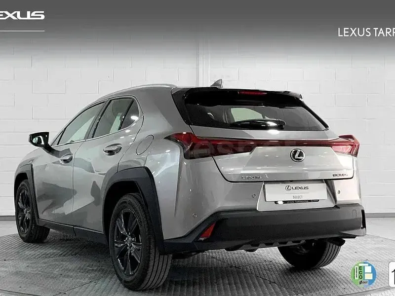 Usado Lexus UX 199 CV (146 kW) 2025 Gris / plata SUV