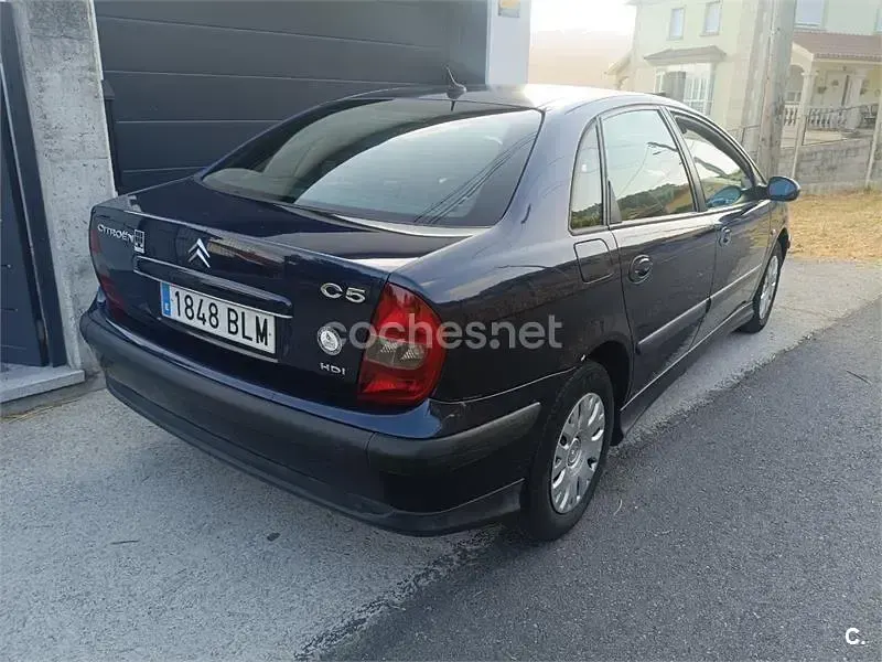 Usado Citroën C5 110 CV (80 kW) 2001 Azul Berlina