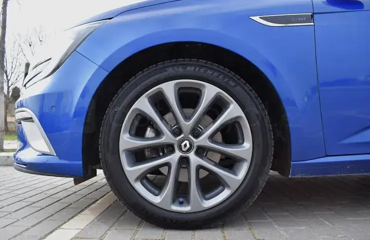 Usado Renault Mégane GT GT-Line 140 CV (102 kW) 2018 Azul (rayo) Coupe