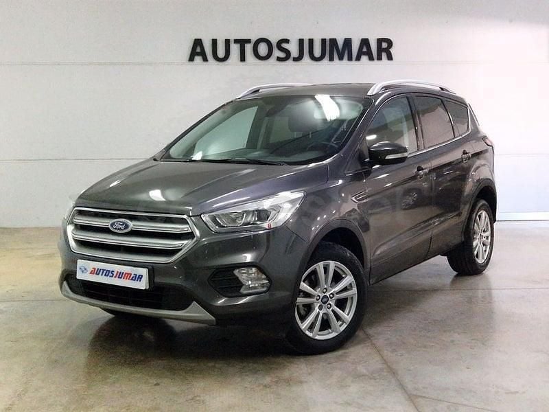 Usado Ford Kuga Trend 150 CV (110 kW) 2019 Gris / plata SUV