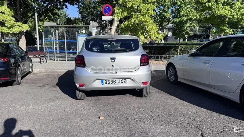 Usado Dacia Sandero Lauréate 75 CV (55 kW) 2017 Gris / plata Berlina