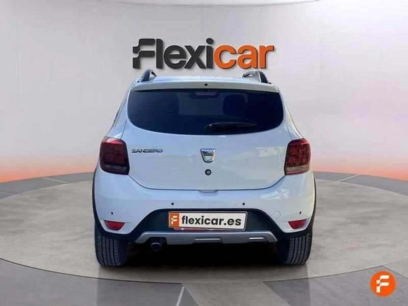 Usado Dacia Sandero Comfort 90 CV (66 kW) 2020 Blanco Utilitario
